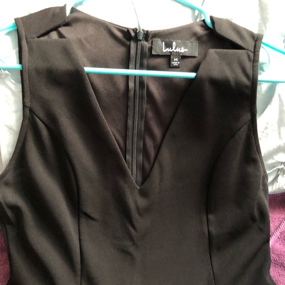 Black lulus V-neck halter dress - Picture 5 of 7